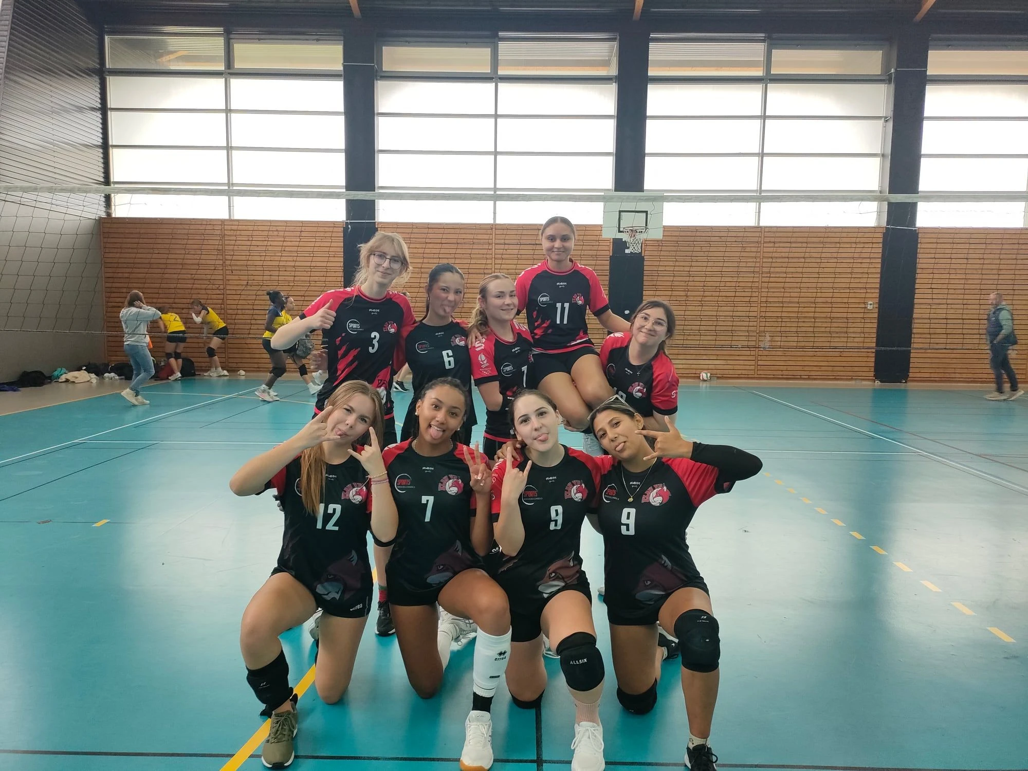 Photo collective de l'équipe M18F compétition de l'ELAU VB.